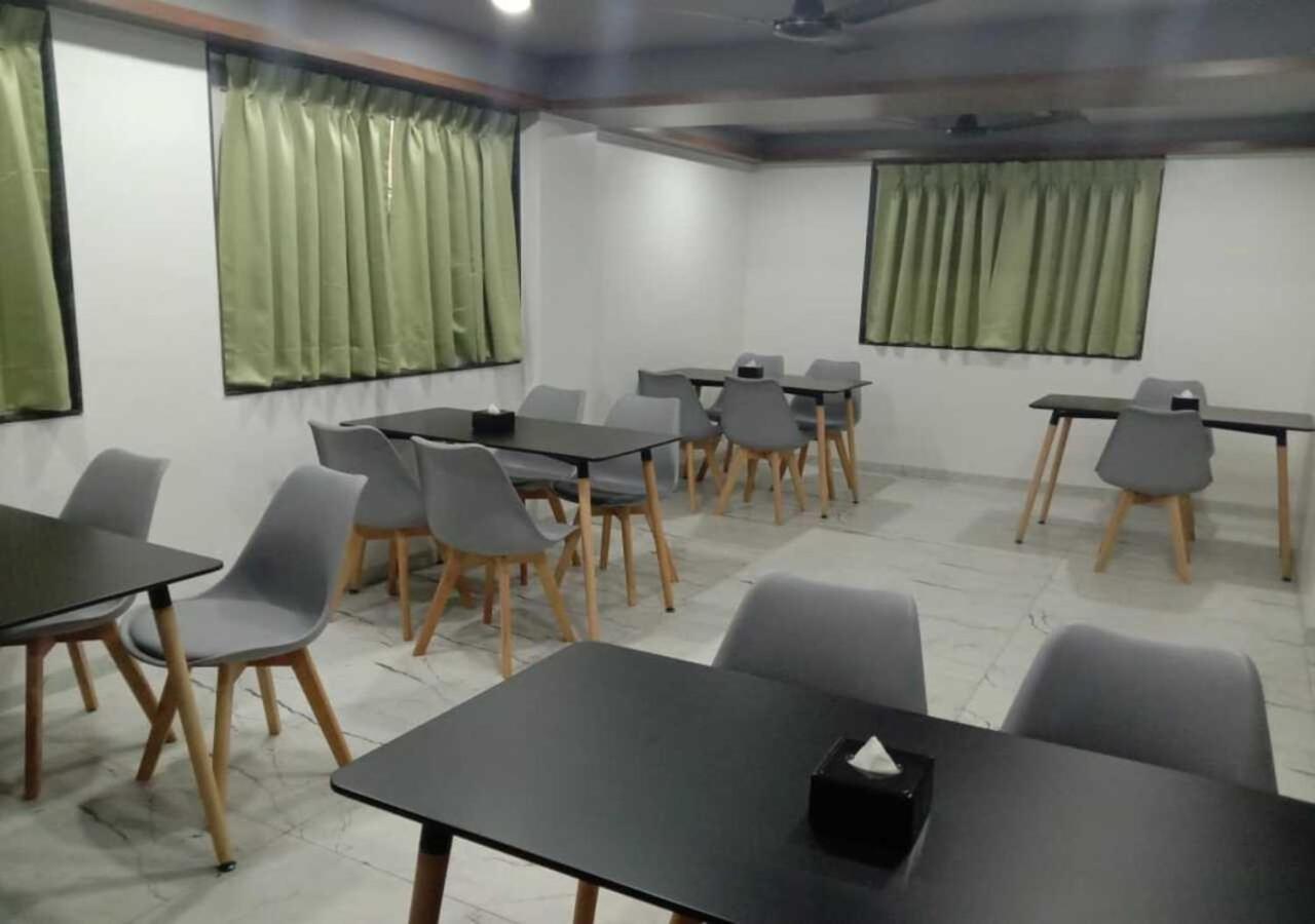 Sharman Suites Pune Bagian luar foto